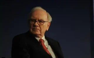 2025 年伯克希尔股东大会万字整理:巴菲特谈「退休」、贸易、现金部署、美国例外论、美股波动